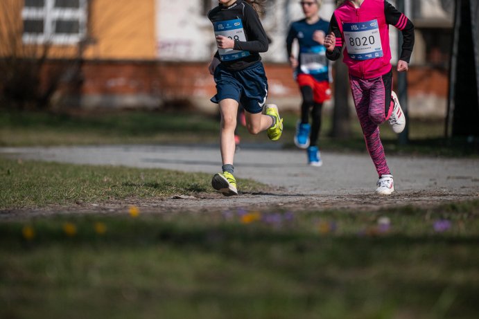  Běžci ve Smetanových sadech. Olomouc hostila RunTour Winter
