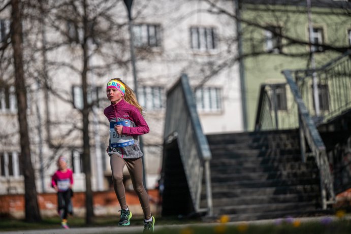  Běžci ve Smetanových sadech. Olomouc hostila RunTour Winter
