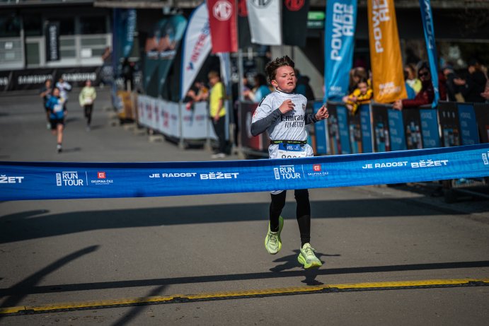  Běžci ve Smetanových sadech. Olomouc hostila RunTour Winter
