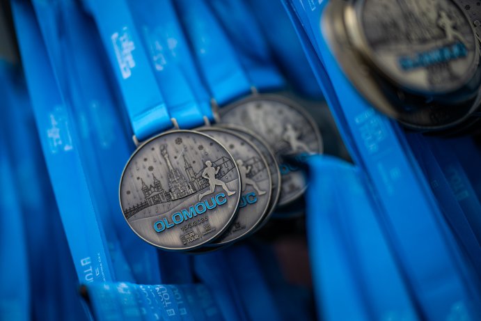  Běžci ve Smetanových sadech. Olomouc hostila RunTour Winter
