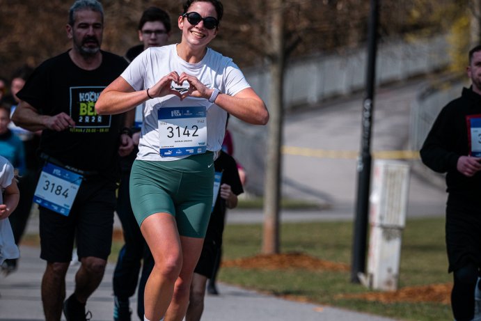  Běžci ve Smetanových sadech. Olomouc hostila RunTour Winter
