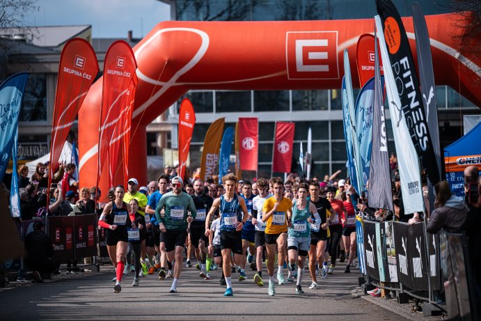  Běžci ve Smetanových sadech. Olomouc hostila RunTour Winter
