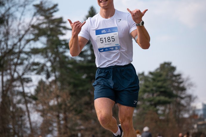  Běžci ve Smetanových sadech. Olomouc hostila RunTour Winter
