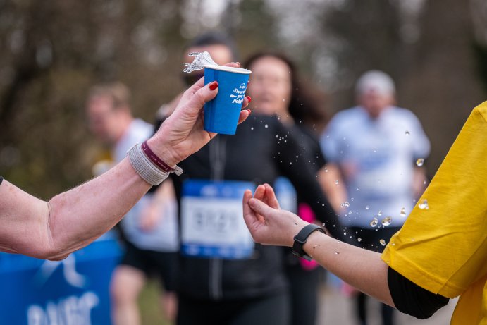  Běžci ve Smetanových sadech. Olomouc hostila RunTour Winter
