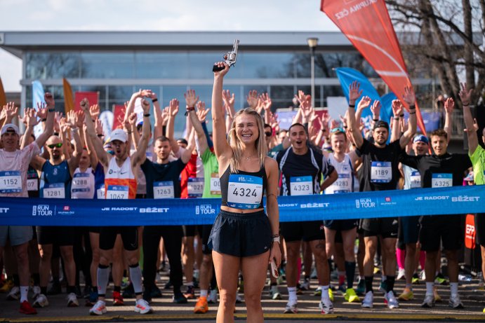  Běžci ve Smetanových sadech. Olomouc hostila RunTour Winter
