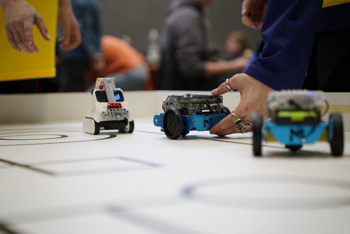  Střední průmyslovou školu v Přerově ovládli na jeden den roboti
