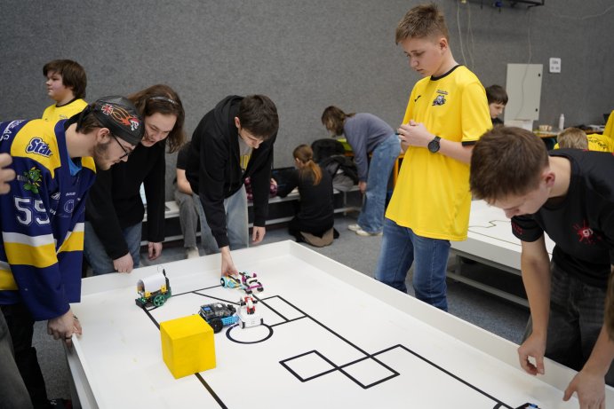  Střední průmyslovou školu v Přerově ovládli na jeden den roboti
