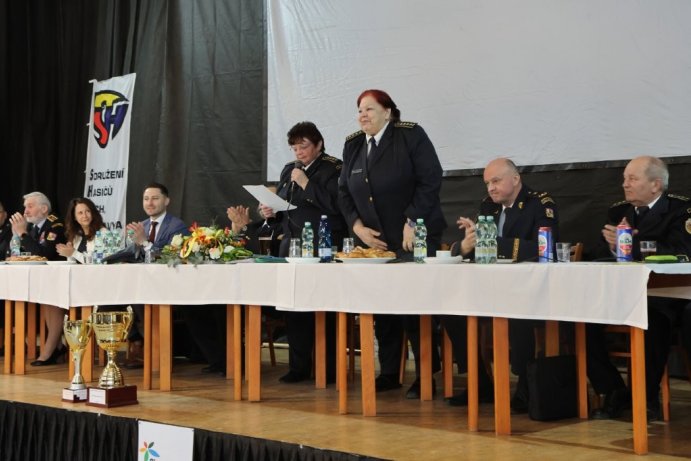  Dobrovolní hasiči z Jesenicka na shromáždění uctili památku kolegů
