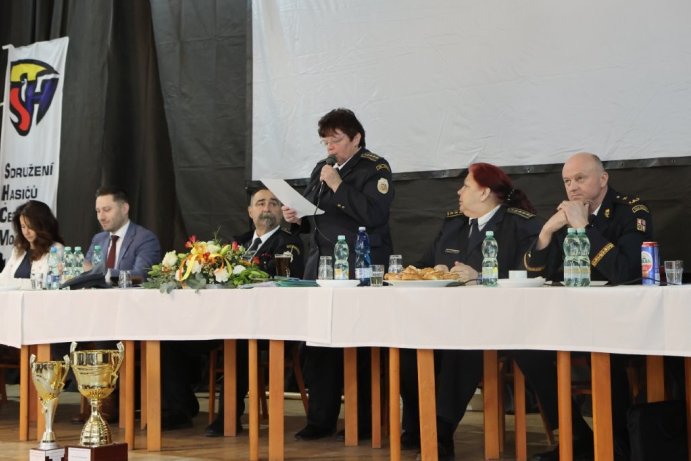  Dobrovolní hasiči z Jesenicka na shromáždění uctili památku kolegů
