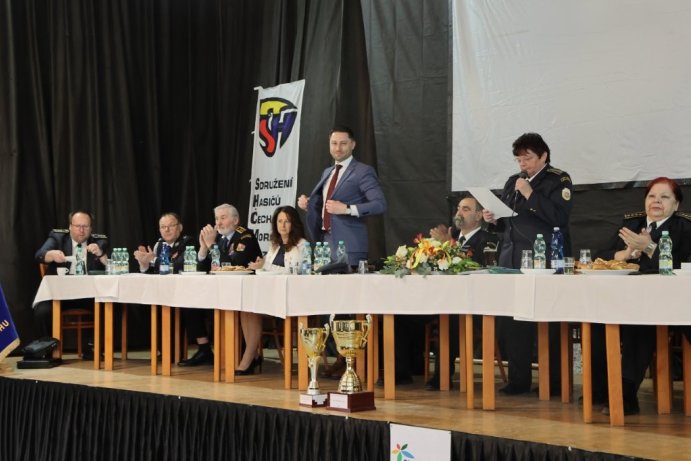  Dobrovolní hasiči z Jesenicka na shromáždění uctili památku kolegů
