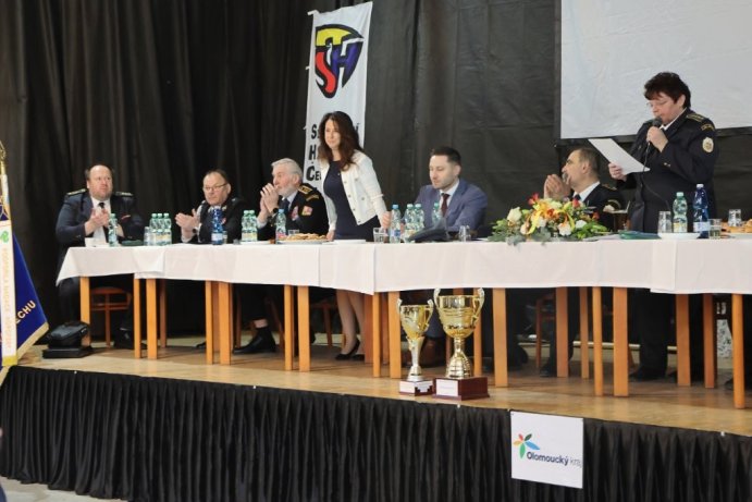  Dobrovolní hasiči z Jesenicka na shromáždění uctili památku kolegů
