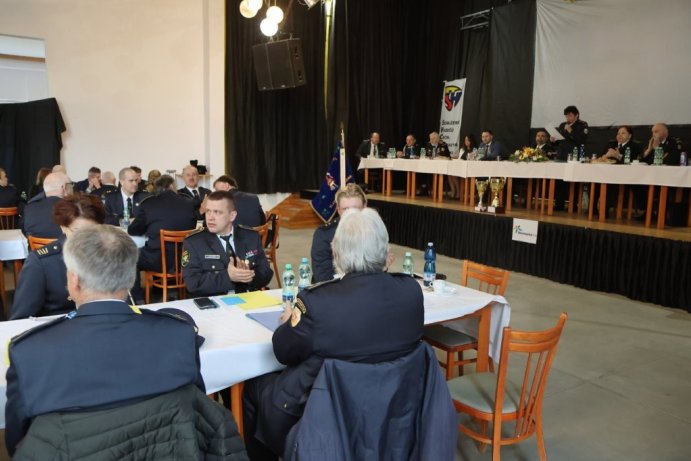  Dobrovolní hasiči z Jesenicka na shromáždění uctili památku kolegů
