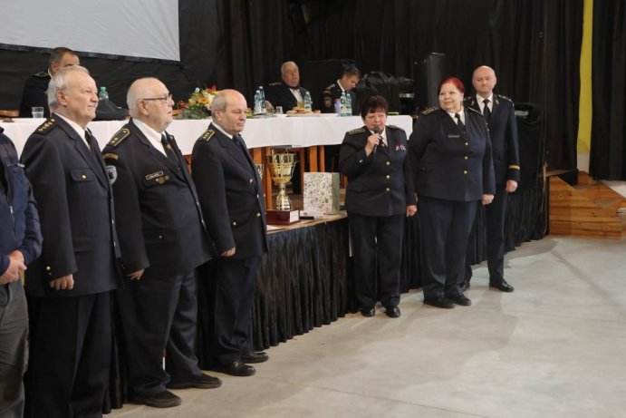  Dobrovolní hasiči z Jesenicka na shromáždění uctili památku kolegů
