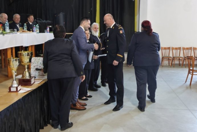  Dobrovolní hasiči z Jesenicka na shromáždění uctili památku kolegů
