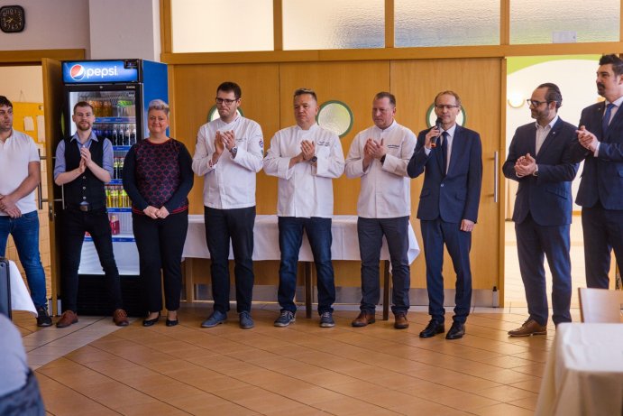  Kuchaři kouzlili s krkovičkou, baristé připravovali kávu
