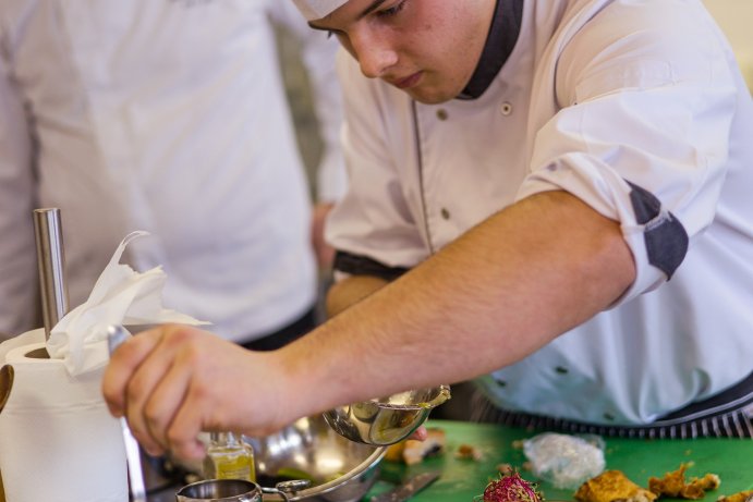  Kuchaři kouzlili s krkovičkou, baristé připravovali kávu
