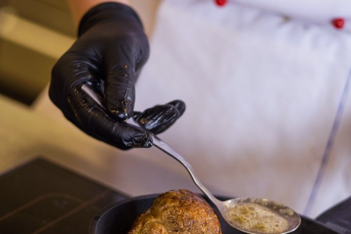  Kuchaři kouzlili s krkovičkou, baristé připravovali kávu
