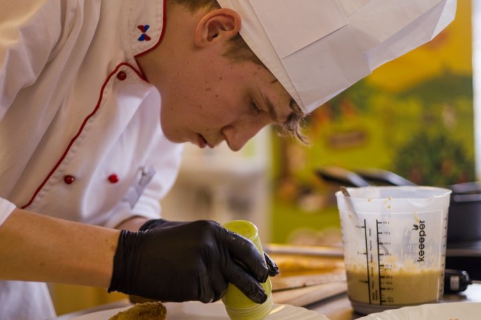  Kuchaři kouzlili s krkovičkou, baristé připravovali kávu

