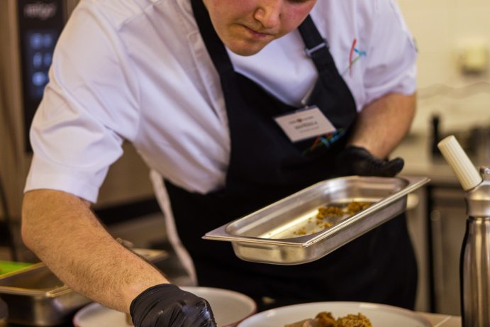  Kuchaři kouzlili s krkovičkou, baristé připravovali kávu
