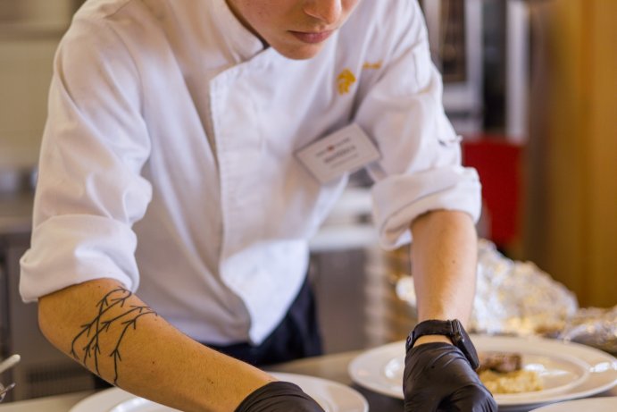  Kuchaři kouzlili s krkovičkou, baristé připravovali kávu
