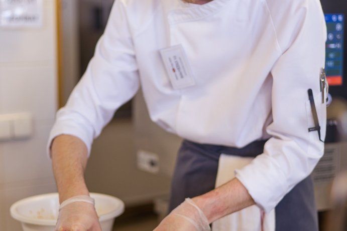  Kuchaři kouzlili s krkovičkou, baristé připravovali kávu
