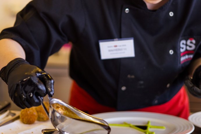  Kuchaři kouzlili s krkovičkou, baristé připravovali kávu
