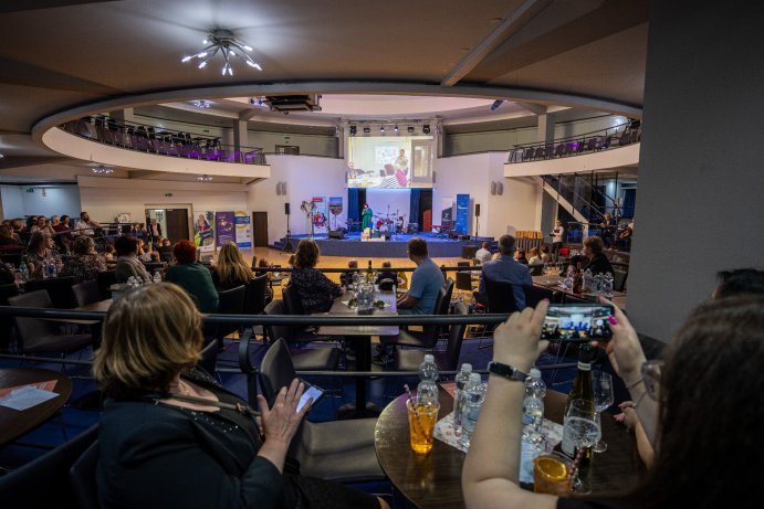  Poděkování pro pěstouny. Při Předmájové veselici
