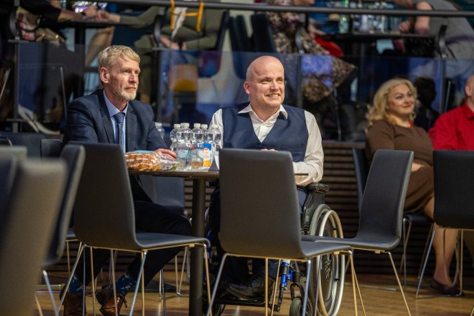  Poděkování pro pěstouny. Při Předmájové veselici
