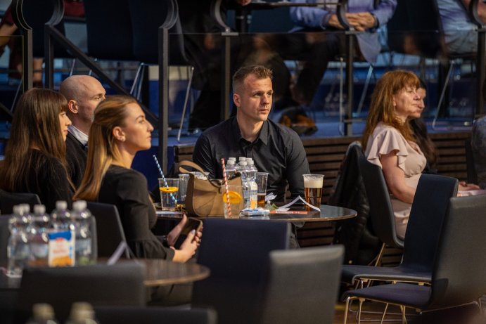  Poděkování pro pěstouny. Při Předmájové veselici
