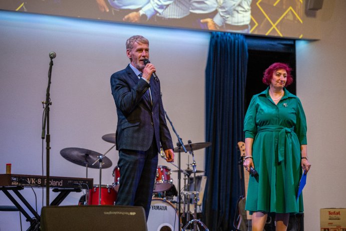  Poděkování pro pěstouny. Při Předmájové veselici
