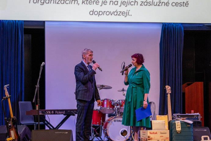  Poděkování pro pěstouny. Při Předmájové veselici
