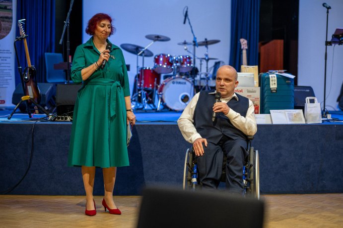  Poděkování pro pěstouny. Při Předmájové veselici
