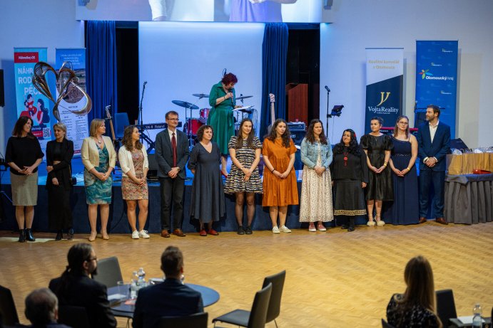  Poděkování pro pěstouny. Při Předmájové veselici
