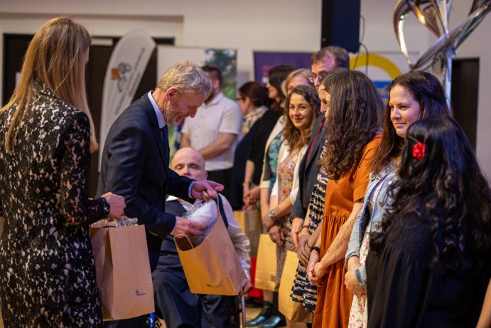  Poděkování pro pěstouny. Při Předmájové veselici
