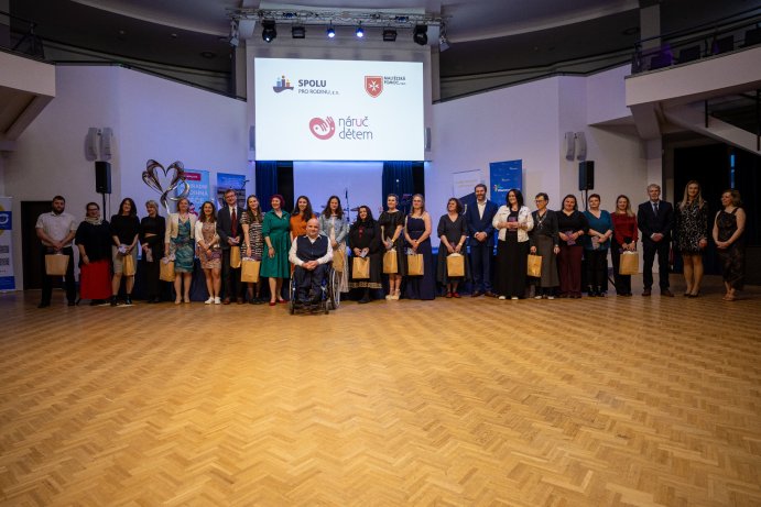  Poděkování pro pěstouny. Při Předmájové veselici
