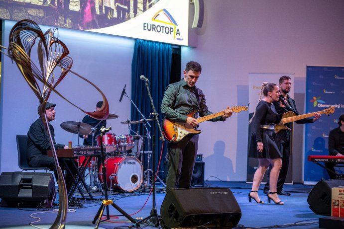  Poděkování pro pěstouny. Při Předmájové veselici
