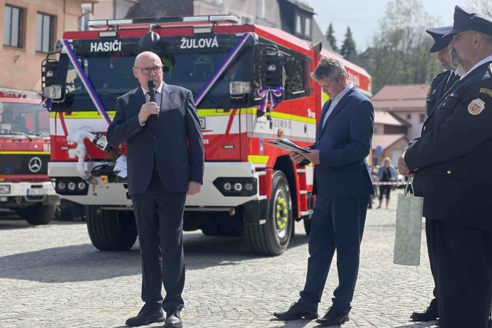  Nová cisterna pro hasiče v Žulové. Zapojili se lidé, přispěl i kraj
