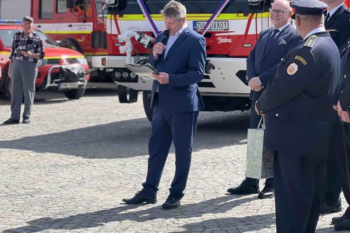  Nová cisterna pro hasiče v Žulové. Zapojili se lidé, přispěl i kraj
