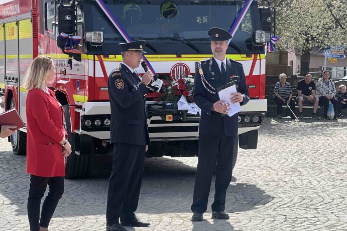  Nová cisterna pro hasiče v Žulové. Zapojili se lidé, přispěl i kraj
