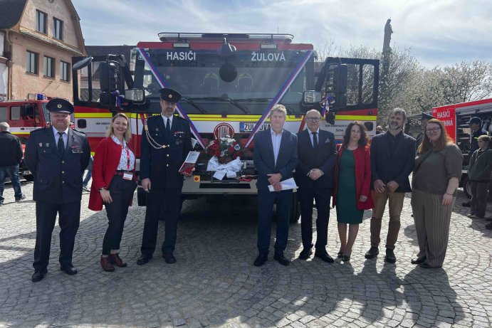  Nová cisterna pro hasiče v Žulové. Zapojili se lidé, přispěl i kraj

