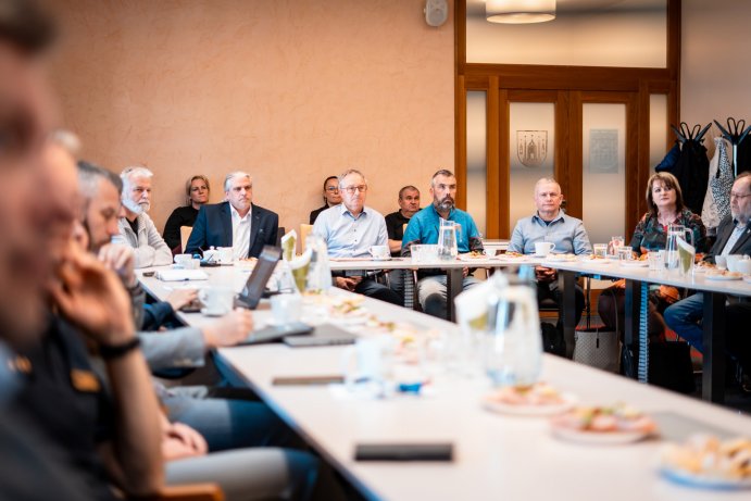  V Zábřehu řešili, jak pokračují práce po povodních
