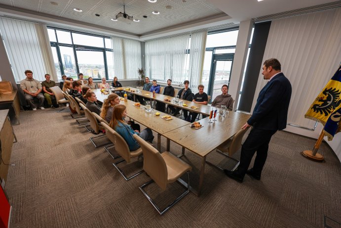  Na hejtmanství zavítali studenti z Německa
