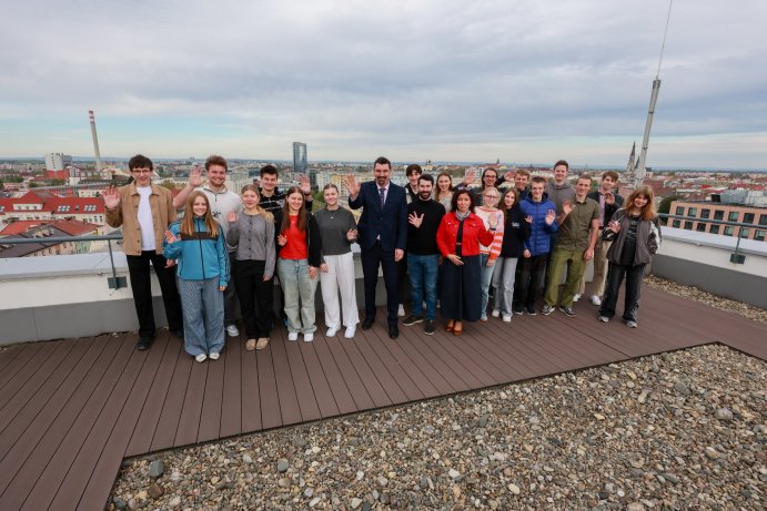  Na hejtmanství zavítali studenti z Německa
