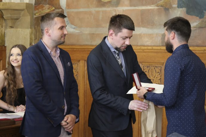  Dárci krve převzali v Olomouci Zlaté medaile Jana Janského

