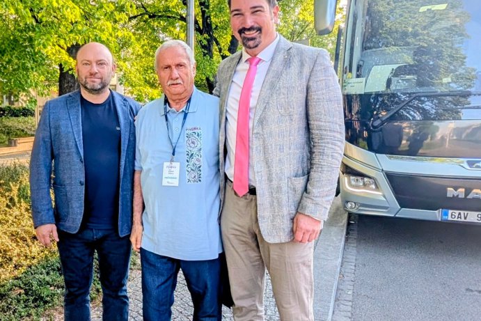  Senioři z Olomouckého kraje zahájili sezonu výletem na Rejvíz i do Zlatých Hor

