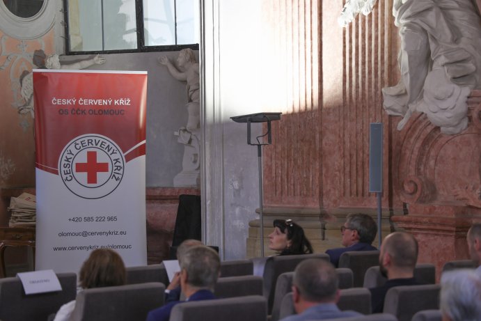  Zlatým křížem ocenili mnohonásobné dárce krve
