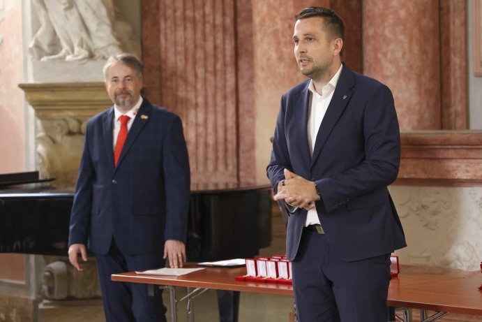  Zlatým křížem ocenili mnohonásobné dárce krve
