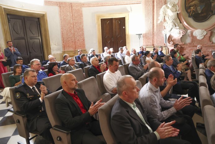  Zlatým křížem ocenili mnohonásobné dárce krve
