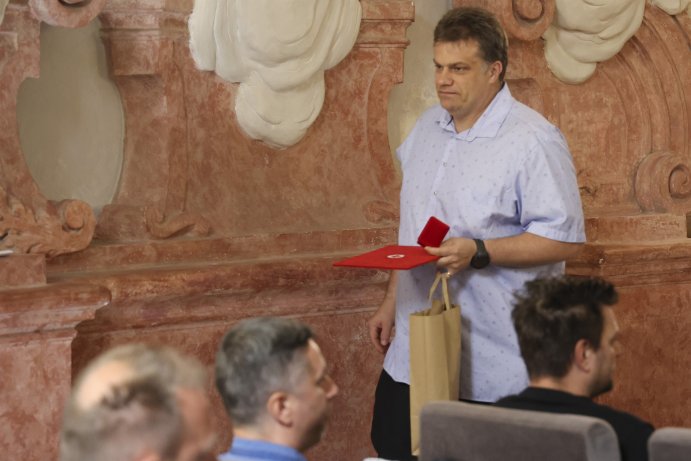  Zlatým křížem ocenili mnohonásobné dárce krve
