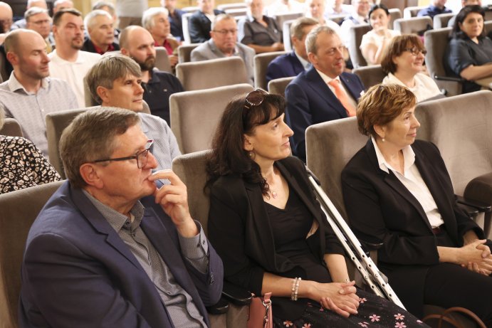  Zlatým křížem ocenili mnohonásobné dárce krve

